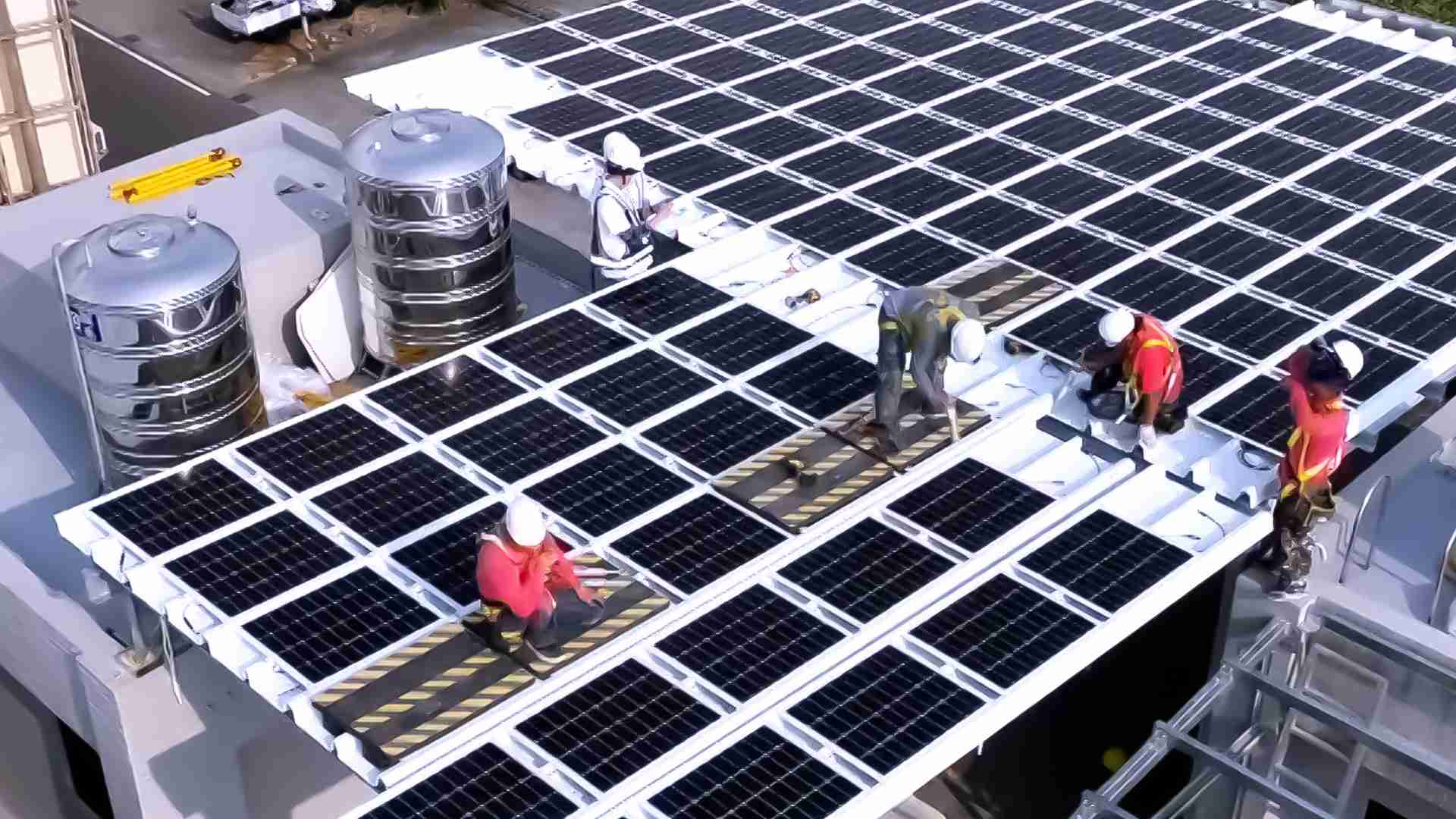 冰球突破着力于替代能源之技术研发，，如光电浪板的相关制程、、、设备与产品，，，，其中所开发之光电整合型浪板，，减少传统金属支架安装，，，，更提升耐候度，，可广泛运用于多元场域，，并辅助建筑达到净零碳排目标