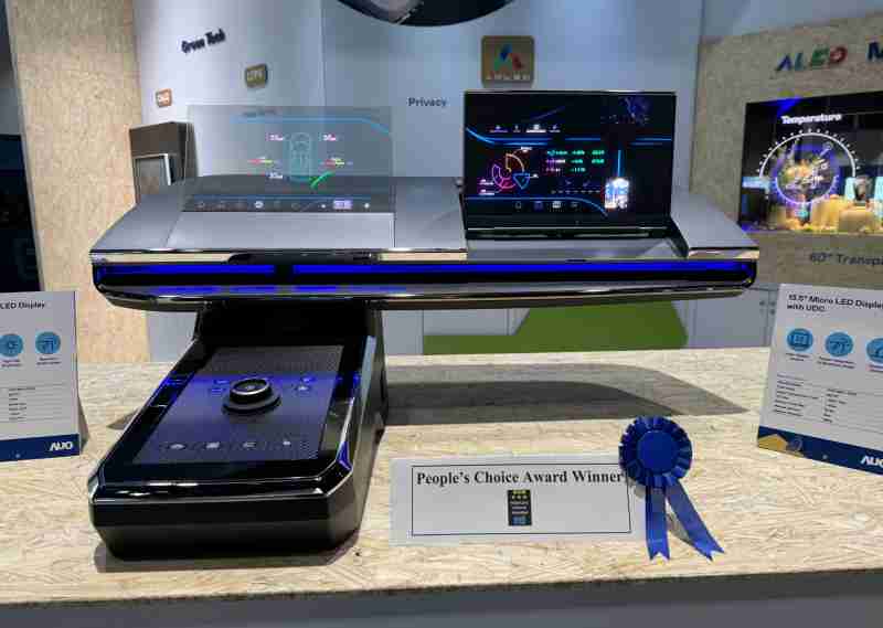 冰球突破车用Micro LED Display HMI解决方案获”最佳车用显示奖”，，，以用户为中心开发，，针对前座驾驶与乘客设计兼具娱乐与安全的高画质屏幕，，，，包含车舱前座的Micro LED透明屏幕及全球首款内建镜头的智慧Micro LED显示器