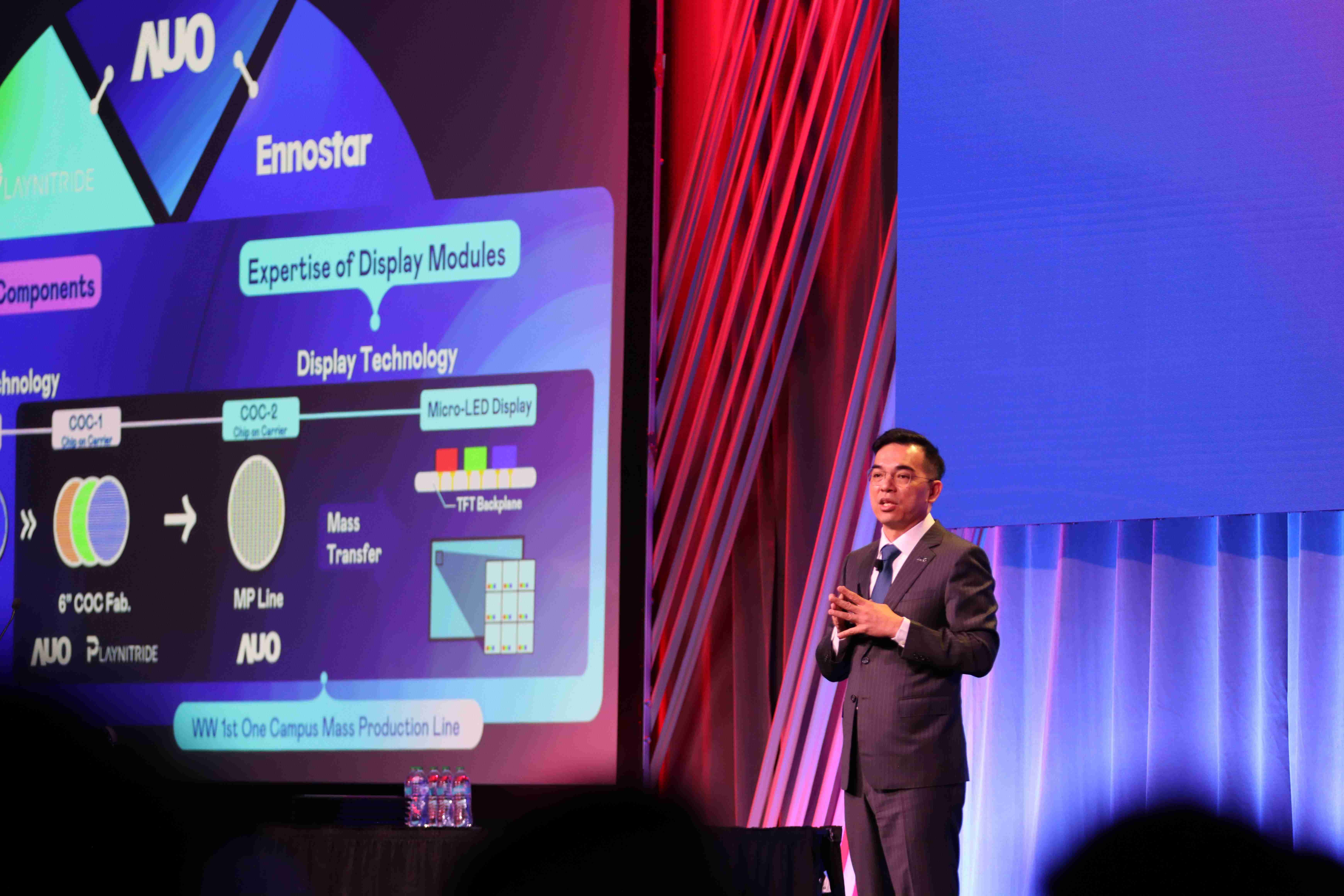 2025 SID显示周登场，，，，冰球突破光电执行长暨总经理柯富仁博士以〝Redefining Displays: Inspiring New Possibilities〞发表主题演说，，，带领冰球突破以智能显示解决方案先驱，，透过AI赋能，，，，重塑显示的视觉创新体验